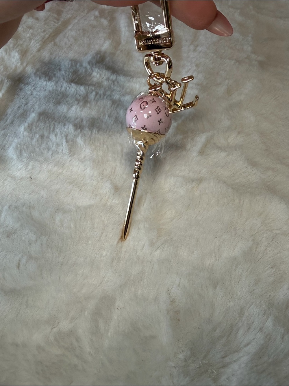 Keychain LV candy pink with Gold Charm - Picture 3 of 4